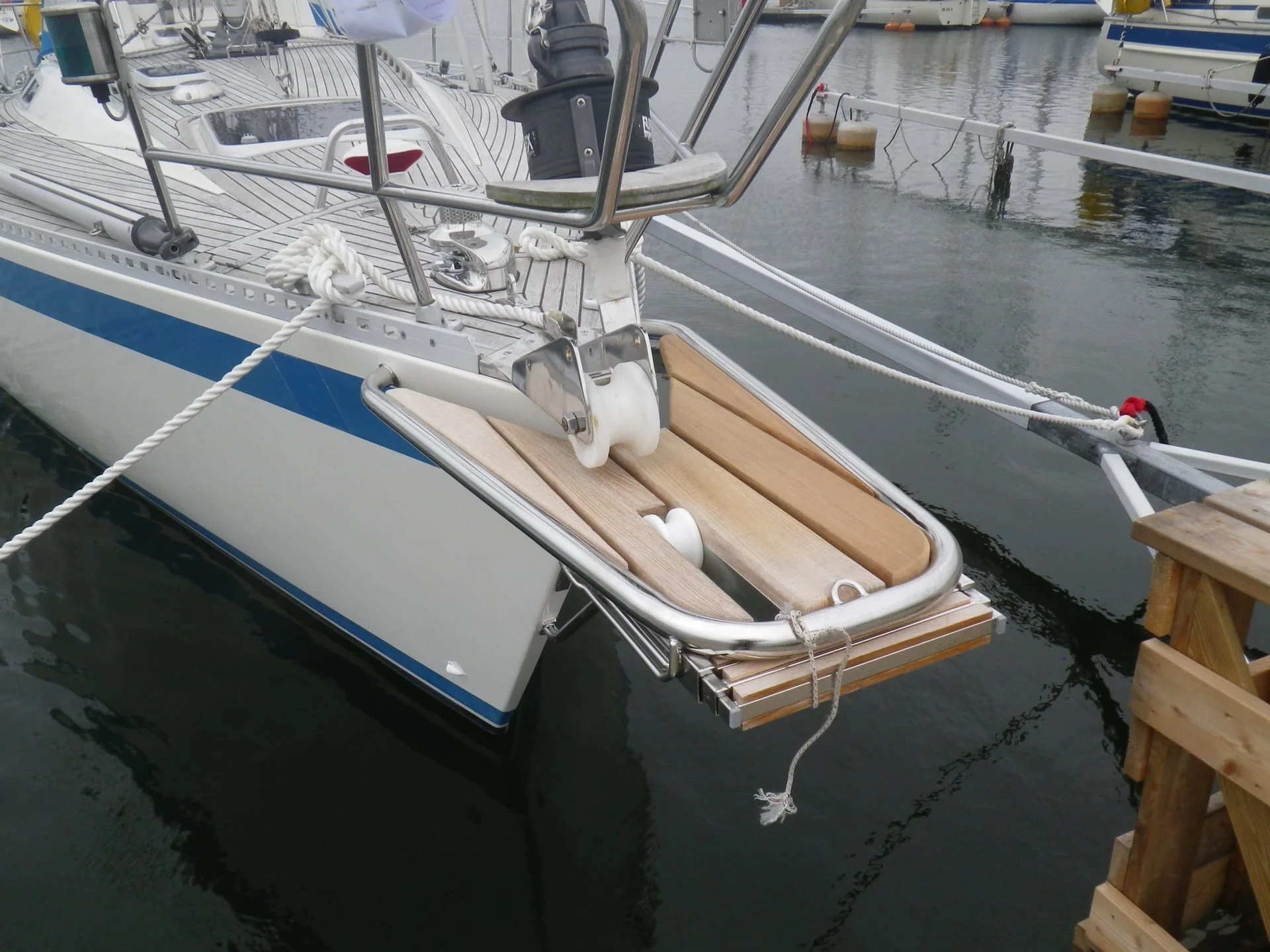 Stainless folding peke på sailbåt